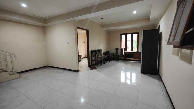 dijual rumah kutisari