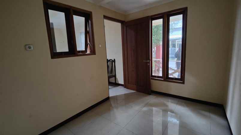 dijual rumah kutisari