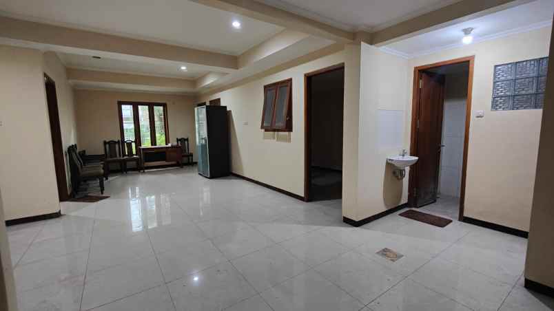 dijual rumah kutisari