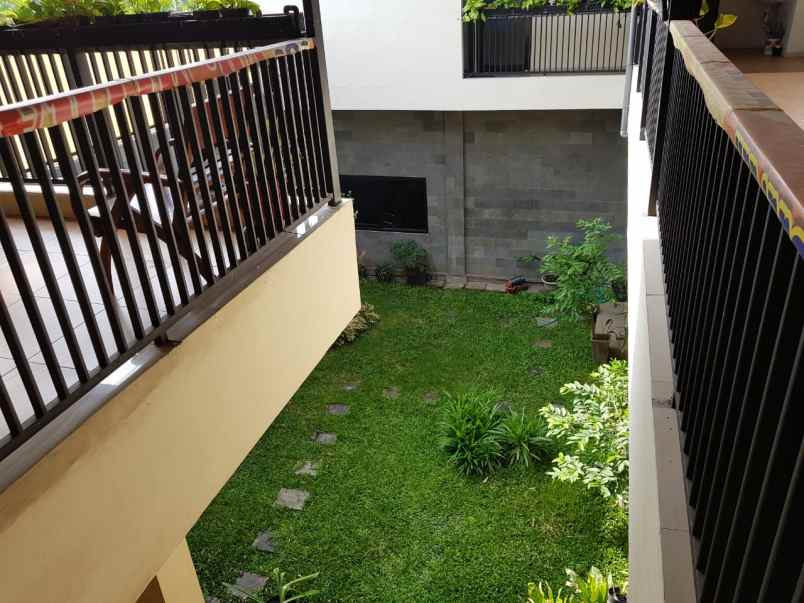 dijual rumah kutisari