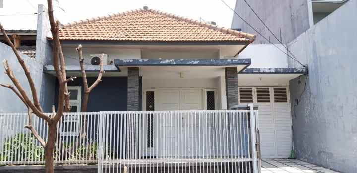 dijual rumah kutisari indah