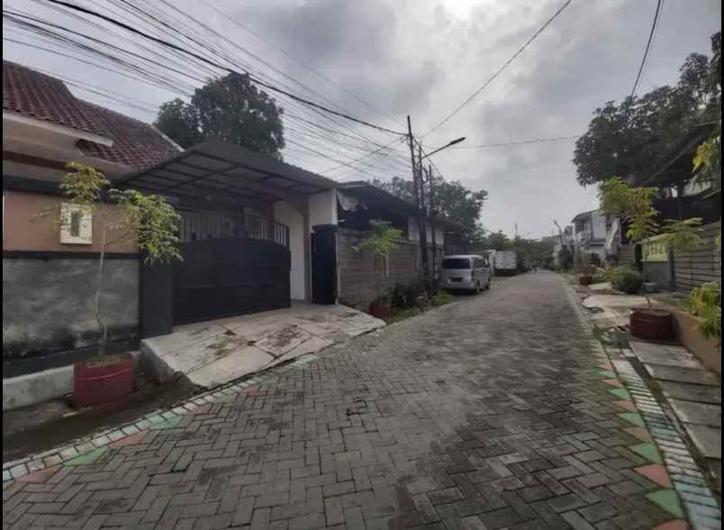 dijual rumah kutisari selatan