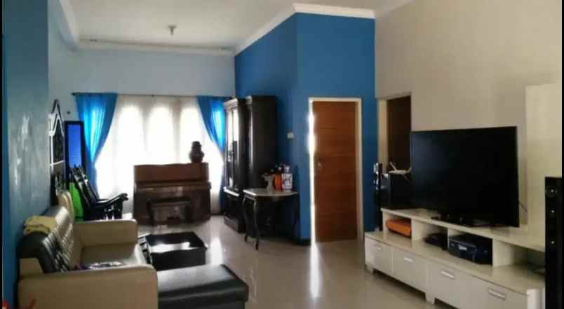 dijual rumah kutisari selatan