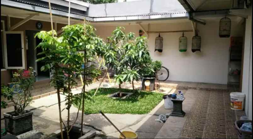 dijual rumah kutisari selatan