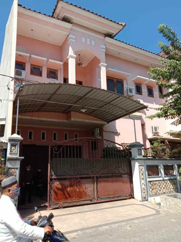 dijual rumah kutisari utara