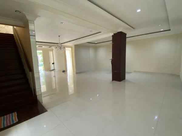 dijual rumah lariz pakuwon indah