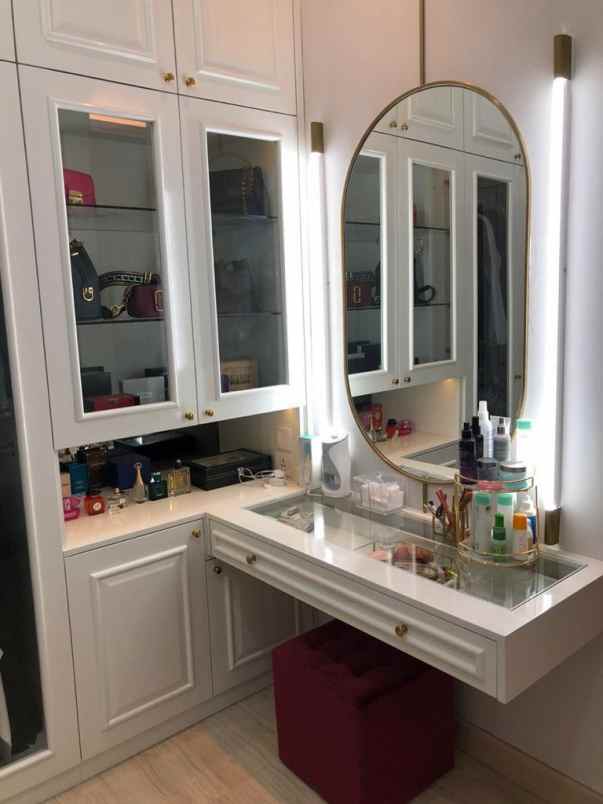 dijual rumah lavon semi furnished
