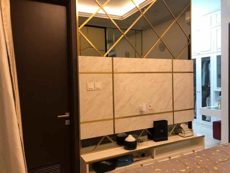 dijual rumah lavon semi furnished