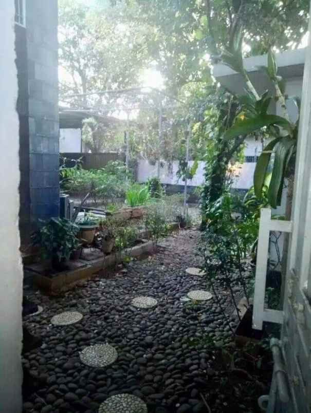 dijual rumah lebak bulus