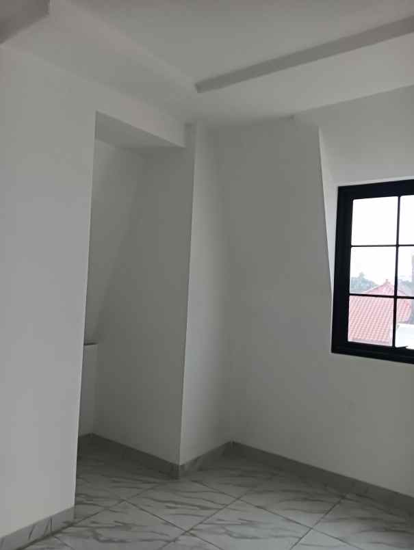 dijual rumah lebak bulus