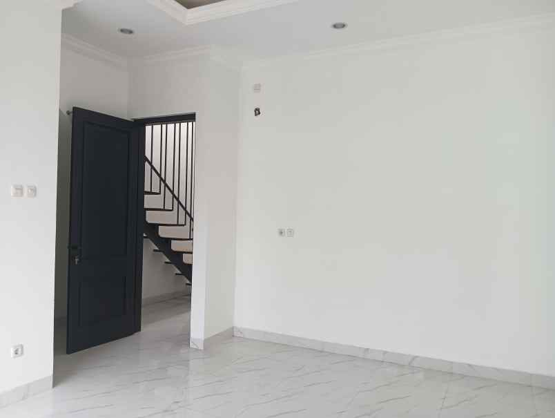 dijual rumah lebak bulus