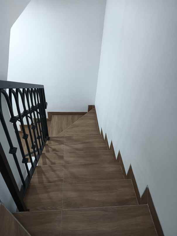 dijual rumah lebak bulus