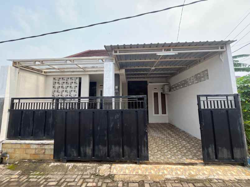 dijual rumah lokasi perumahan di bandara pakis malang