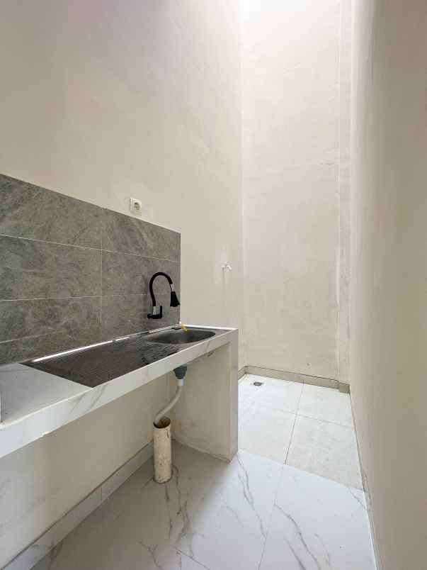 dijual rumah lubang buaya cipayung jaktim