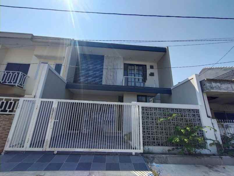 dijual rumah manyar