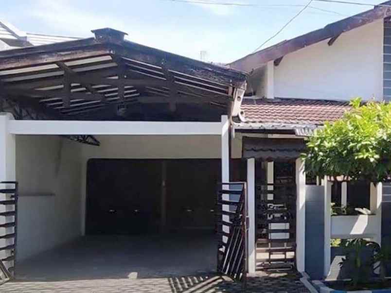 dijual rumah manyar jaya