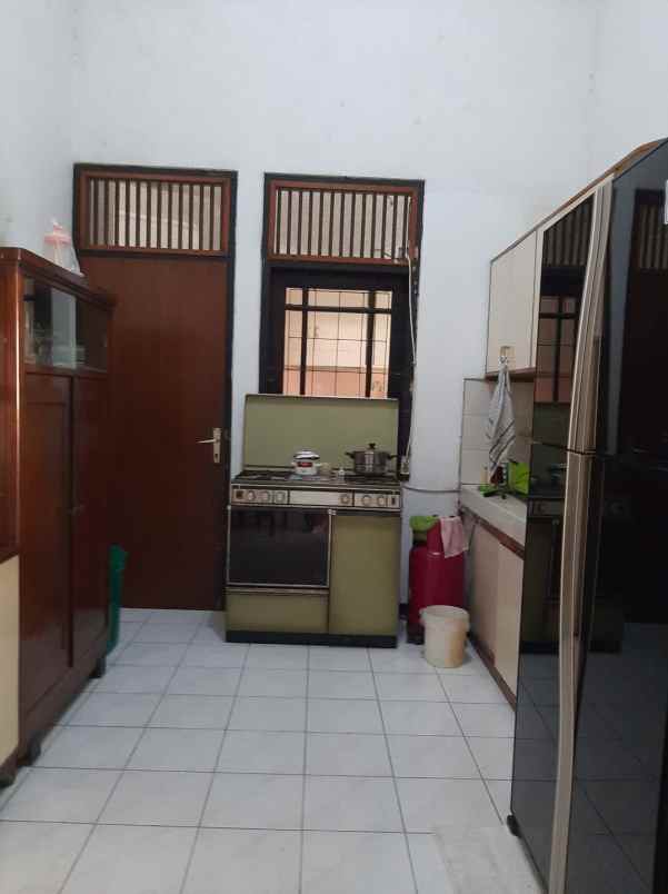 dijual rumah manyar jaya