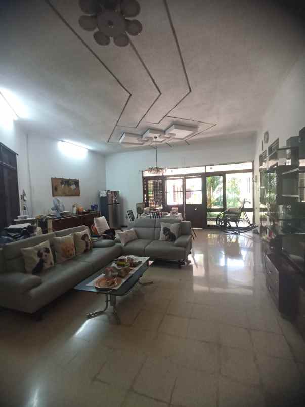 dijual rumah manyar kertoarjo