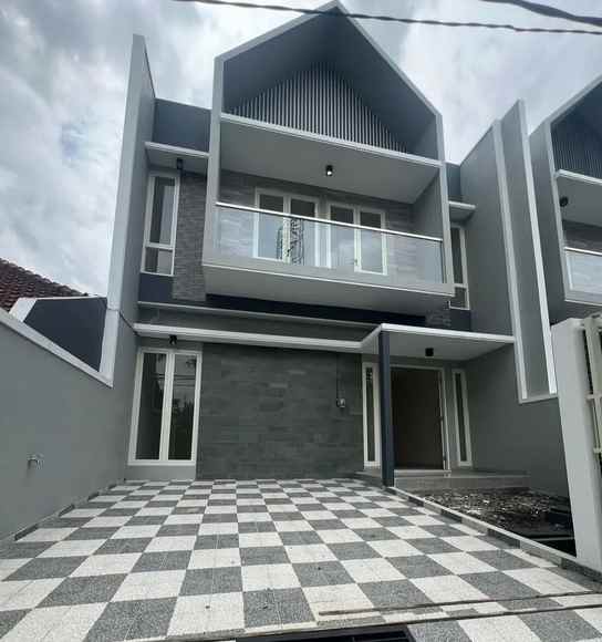 dijual rumah manyar tirtomoyo