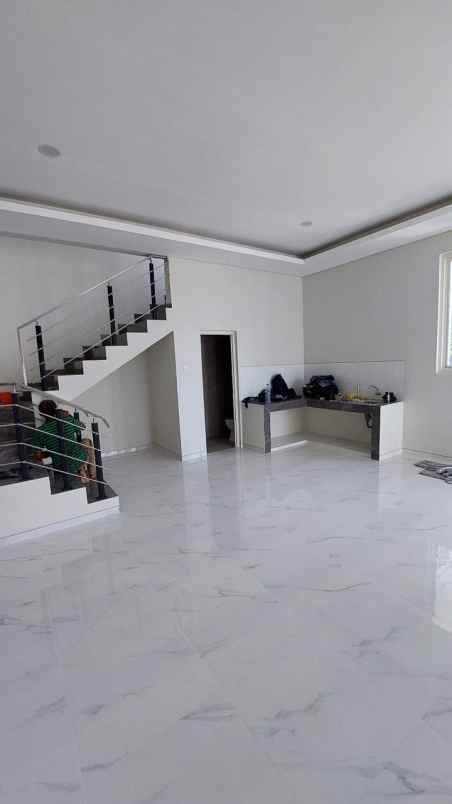 dijual rumah manyar tompotika