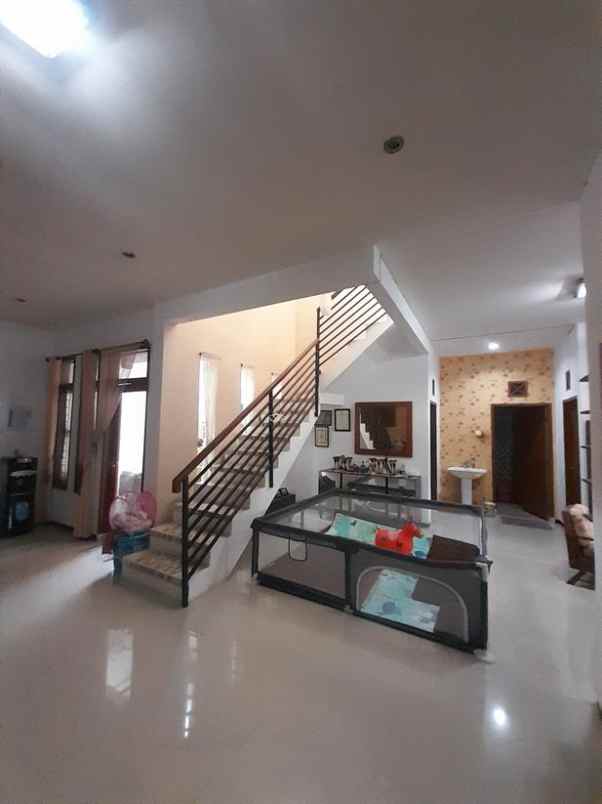 dijual rumah margahayu raya