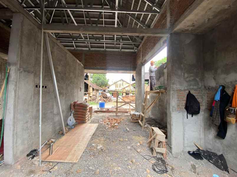 dijual rumah margoluwih