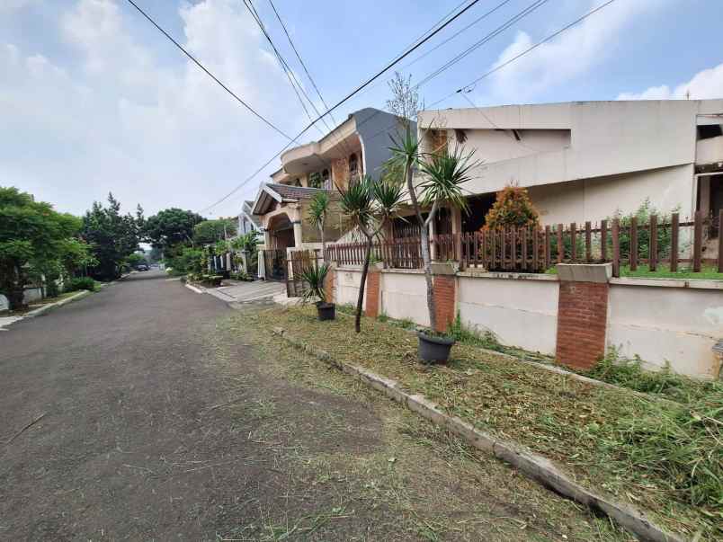 dijual rumah mega cinere