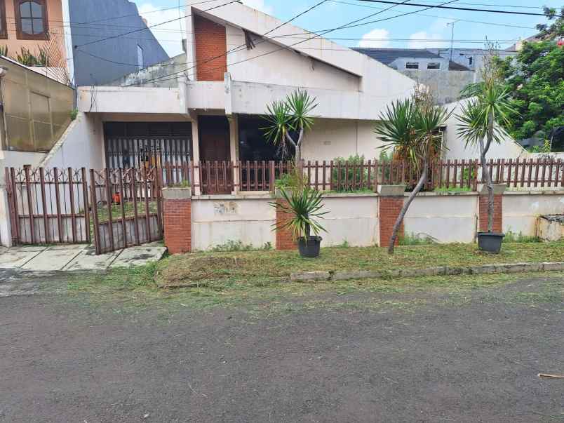 dijual rumah mega cinere