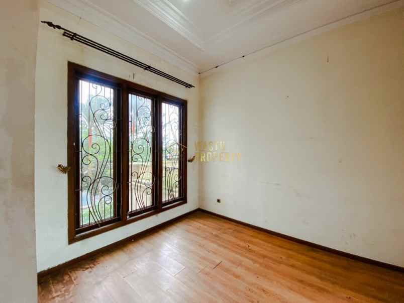 dijual rumah mewah 10 kamar akses mudah di kalasan