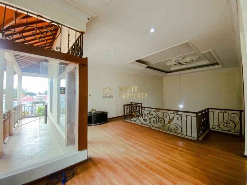 dijual rumah mewah 10 kamar akses mudah di kalasan