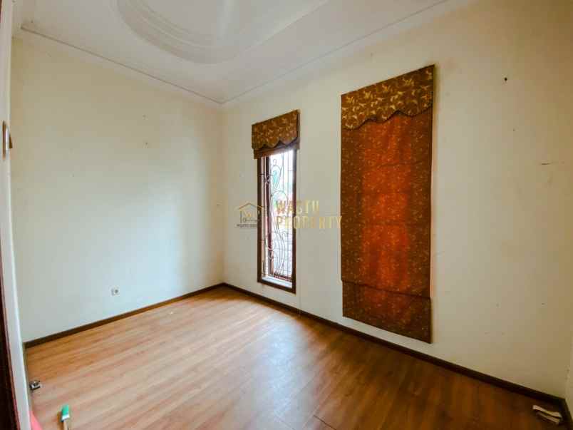 dijual rumah mewah 10 kamar akses mudah di kalasan