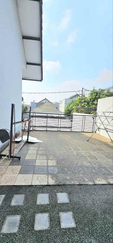 dijual rumah mewah 2 lantai dicurug indah jatiwaringin