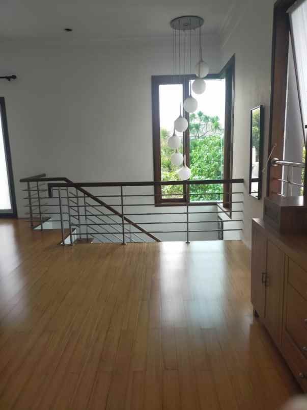 dijual rumah mewah dan strategis pejaten jaksel shm