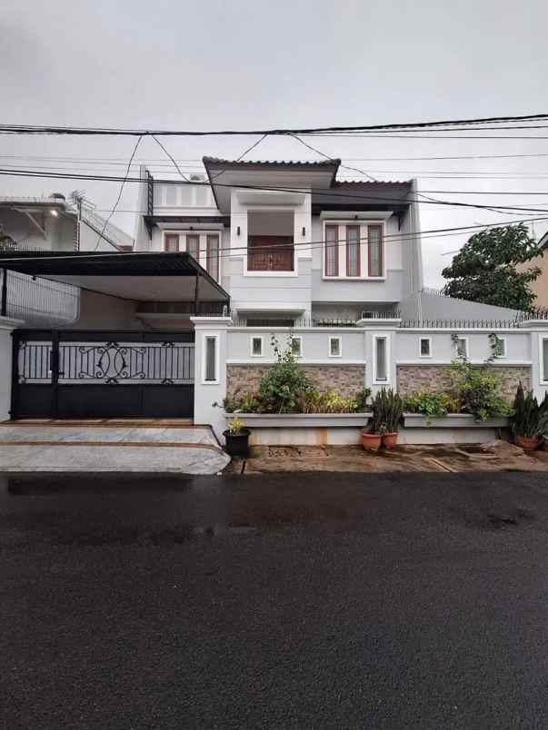 dijual rumah mewah di bulak tengah kota jakarta timur