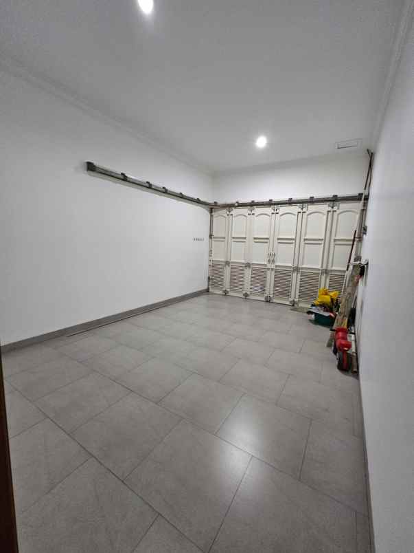 dijual rumah mewah di bulak tengah kota jakarta timur