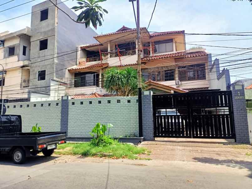 dijual rumah mewah kawasan bisnis di surabaya