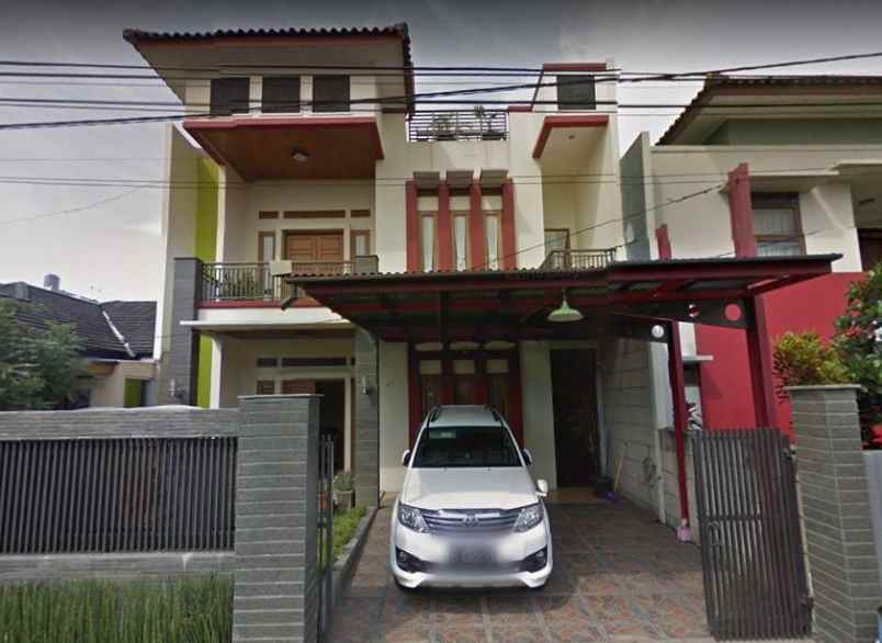 dijual rumah mewah komplek sariwangi 7 menit polban