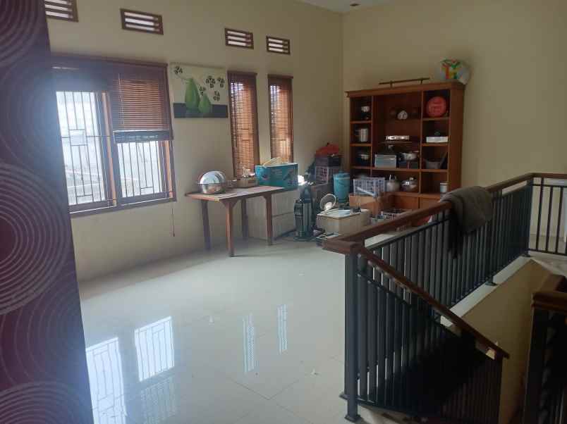 dijual rumah mewah komplek sariwangi 7 menit polban