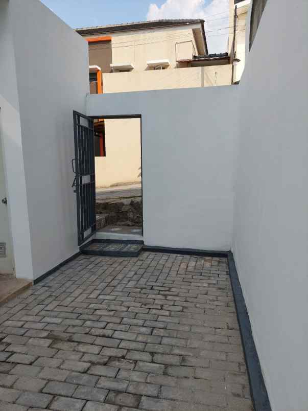 dijual rumah minimalis mewah siap huni