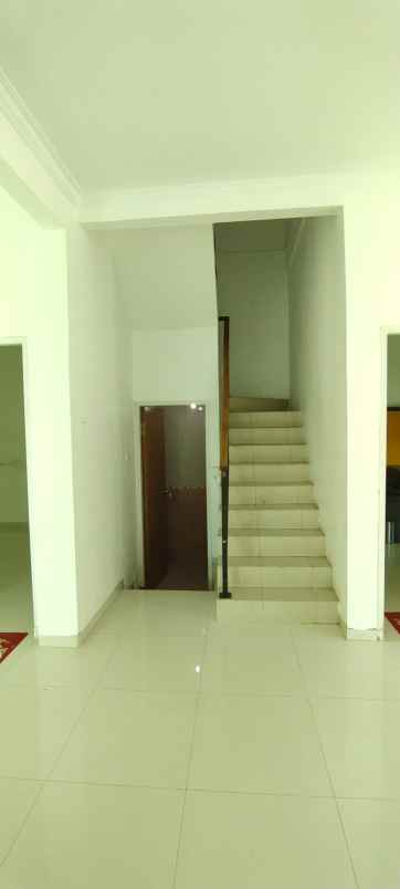 dijual rumah mitra raya cluster