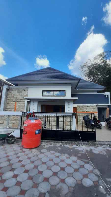 dijual rumah modern dekat blue lagoon sleman yogya