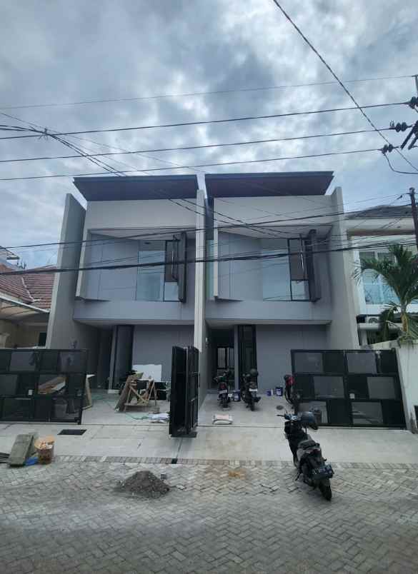 dijual rumah mulyosari