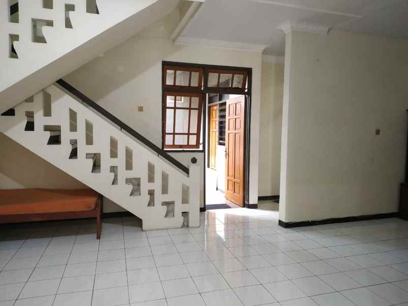 dijual rumah mulyosari utara