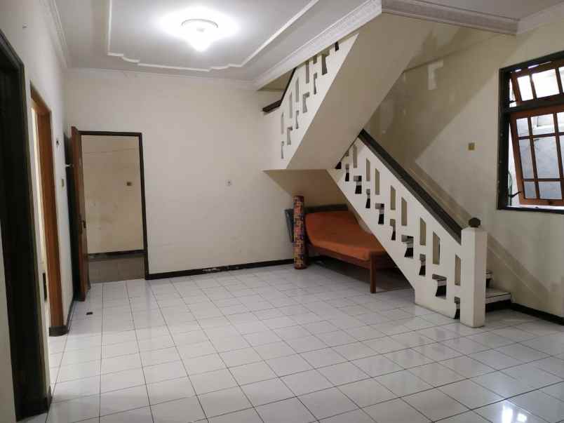 dijual rumah mulyosari utara