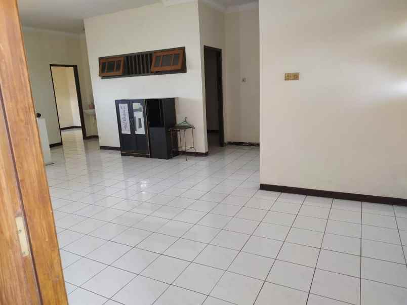 dijual rumah mulyosari utara