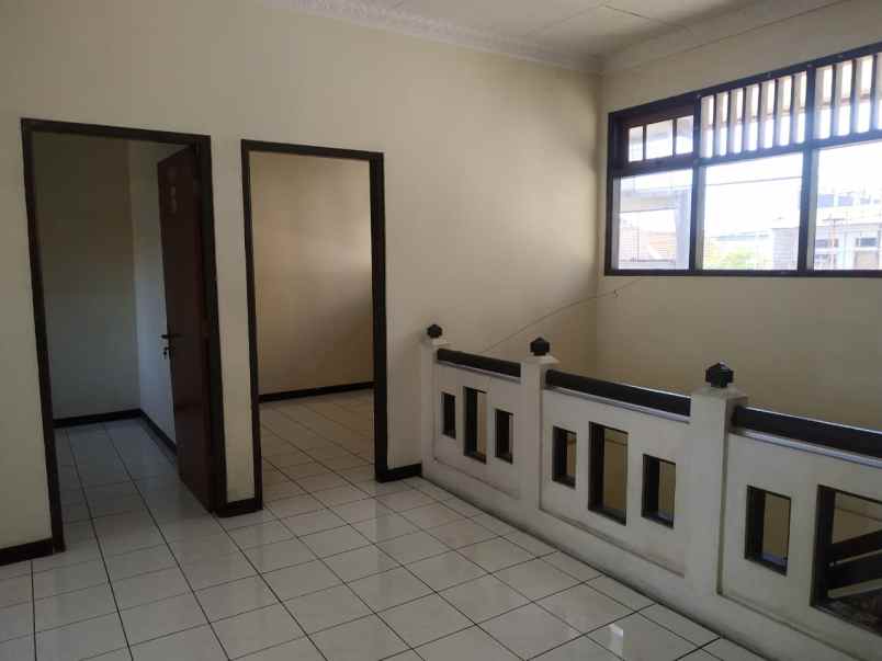 dijual rumah mulyosari utara