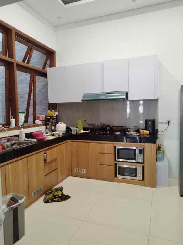 dijual rumah nginden