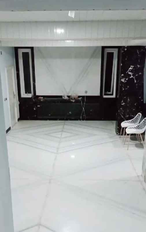 dijual rumah nginden