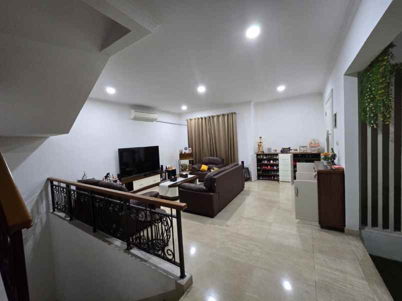 dijual rumah opulence residence d3