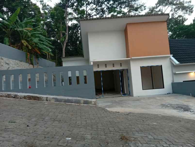 dijual rumah pakintelan